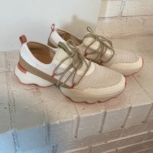 Sorel Kinetic Impact Sneakers Women’s size 11